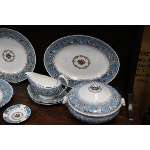 613 - Extensive Wedgwood Florentine pattern dinner service