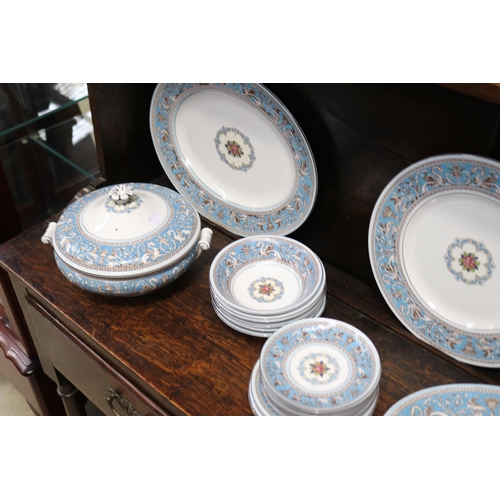 613 - Extensive Wedgwood Florentine pattern dinner service