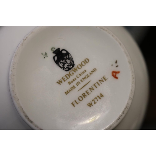 613 - Extensive Wedgwood Florentine pattern dinner service