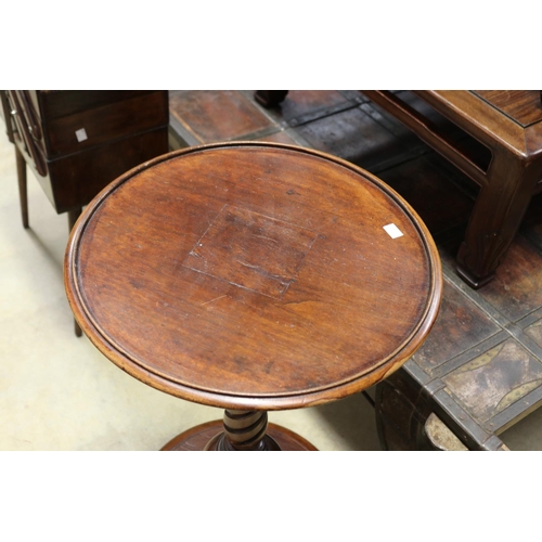 624 - Antique circular pedestal dish top table. approx 44 cm dia 73.5 cm high