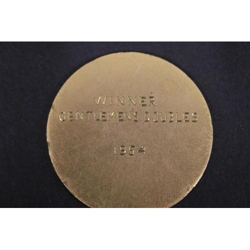 1084 - Tennis trophy medal, inscribed, PACIFIC SOUTHWEST TENNIS CHAMPIONSHIPS. WINNER GENTLEMEN'S DOUBLES 1... 