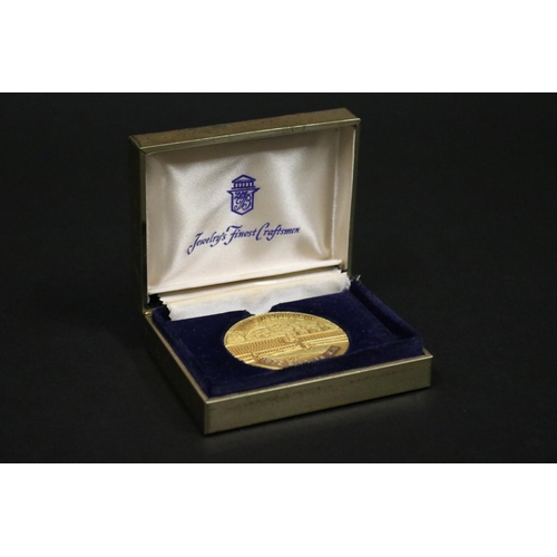 1242 - Cased tennis trophy medal. RIVER OAKS COUNTRY CLUB TENNIS TOURNAMENT 1972 SINGLES R.U. Rod Laver def... 