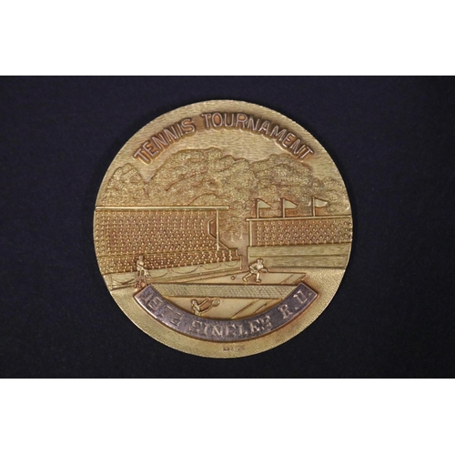 1242 - Cased tennis trophy medal. RIVER OAKS COUNTRY CLUB TENNIS TOURNAMENT 1972 SINGLES R.U. Rod Laver def... 