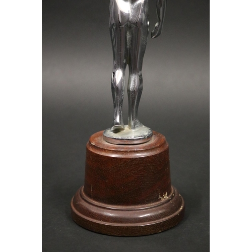 1178 - Figural trophy. Inscribed, DAILY MIRROR CHANNEL 10 CALTEX N.S.W SPORTS STAR 1971 MONTH OF NOVEMBER K... 