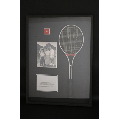 1353 - Shadow framed Jesse Owens US Olympic tie pie, with Seamco racquet & photograph

Approx 85cm x 63cm

... 