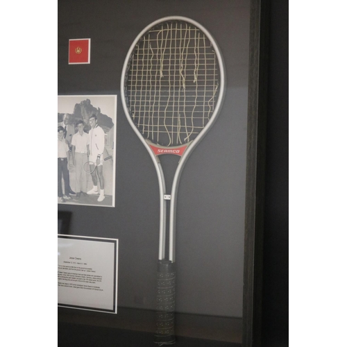 1353 - Shadow framed Jesse Owens US Olympic tie pie, with Seamco racquet & photograph

Approx 85cm x 63cm

... 