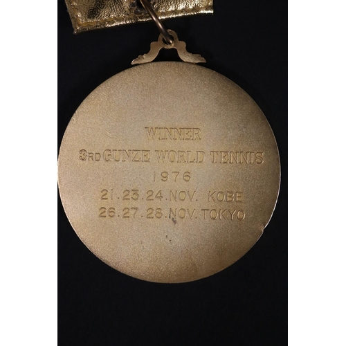 1321 - Tennis trophy medal. Inscribed, GUNZE WORLD TENNIS. WINNER 3RD GUNZE WORLD TENNIS 1976 21.23.24.NOV ... 