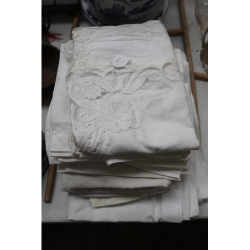 120 - Assortment antique and vintage of linen and lace, please note no measurements for this lot