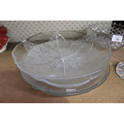 292 - Art glass platters and a crystal footed fruit bowl, approx 29cm Dia and smaller
