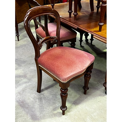 405 - Set of six balloon dining back chairs (6)