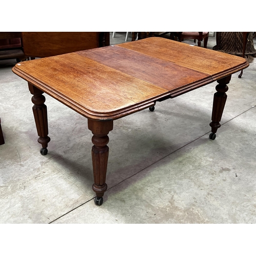 415 - Antique turned leg extension dining table, with extra leaf, approx 69cm H x 145cm W (leaf fitted) x ... 