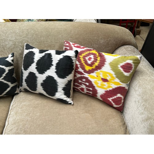 448 - Four new Uzbekistan cotton cushions (4)