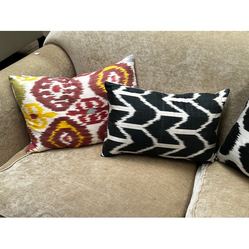 448 - Four new Uzbekistan cotton cushions (4)