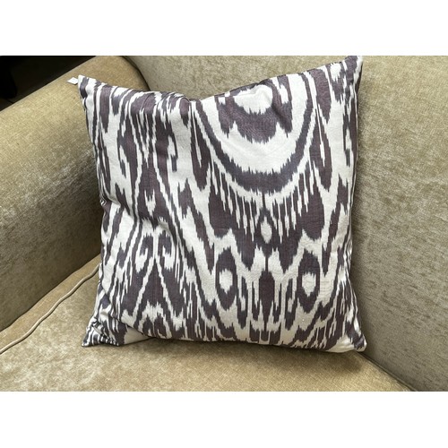 466 - Four new Uzbekistan cotton cushions (4)