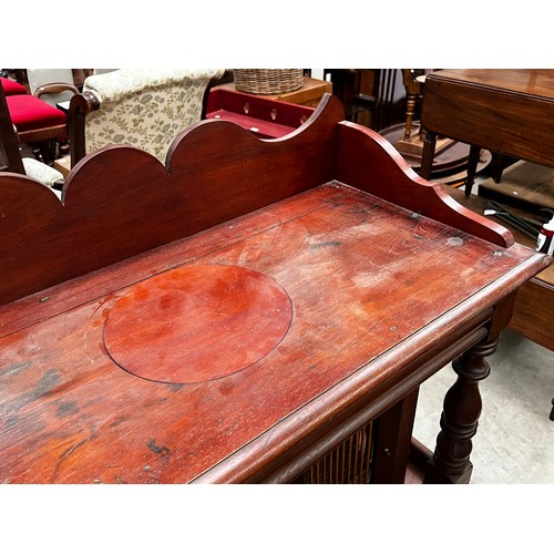 479 - Antique cedar washstand, approx 91cm H x 100cm W x 46cm D