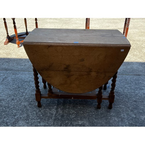 532 - Vintage 1930's English Oak Gate leg table, approx 78cm H x 52cm W x 94cm L (Folded/Closed)