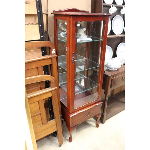 610 - Modern single door display cabinet, approx 148 cm high x 50 cm wide