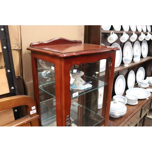 610 - Modern single door display cabinet, approx 148 cm high x 50 cm wide