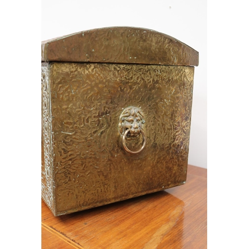 644 - Antique English brass bound fire box, with hand beaten decoration. Lions mask handles, approx 40 cm ... 