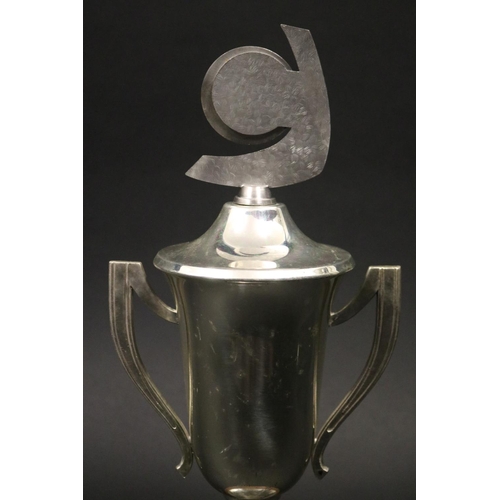 1147 - Tennis trophy. Inscribed, amro Handelsbank AG, 35 Tennis Legends Championships 1986 Moyland. Approx ... 