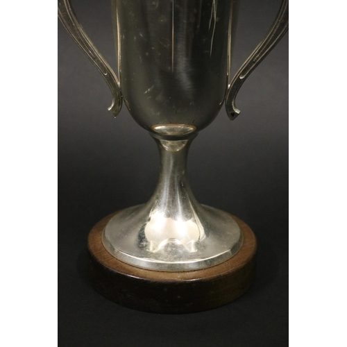 1147 - Tennis trophy. Inscribed, amro Handelsbank AG, 35 Tennis Legends Championships 1986 Moyland. Approx ... 