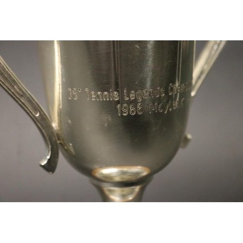 1147 - Tennis trophy. Inscribed, amro Handelsbank AG, 35 Tennis Legends Championships 1986 Moyland. Approx ... 