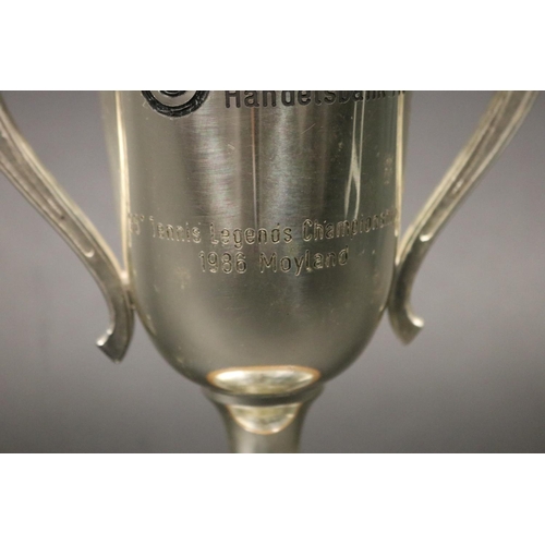 1147 - Tennis trophy. Inscribed, amro Handelsbank AG, 35 Tennis Legends Championships 1986 Moyland. Approx ... 