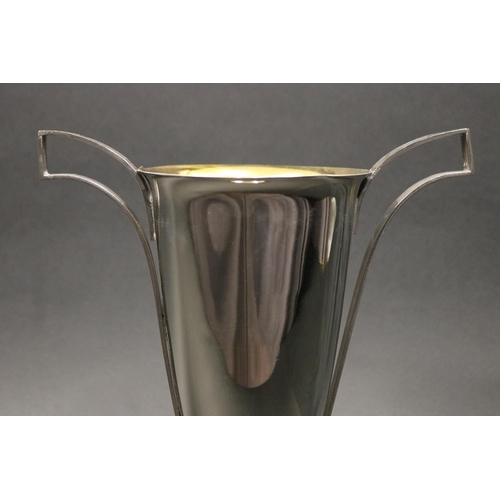 1120 - Tennis trophy cup. Inscribed, U.S.A - AUSTRALIE TOURS - 1957 -. EPNS & marble. Approx 32cm H x 24cm ... 