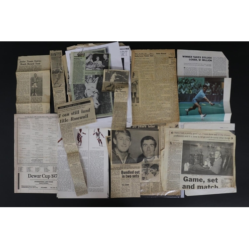 1372 - Large assortment of newspaper clippings on Ken. Provenance: Ken Rosewall Collection