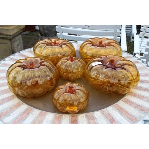 129 - Six amber glass pumpkins, approx 21cm Dia and smaller (6)