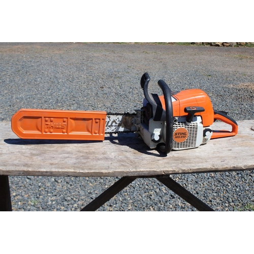 286 - Stihl farm boss chain saw MS 310 with owners manual. Very little use , good clean condition