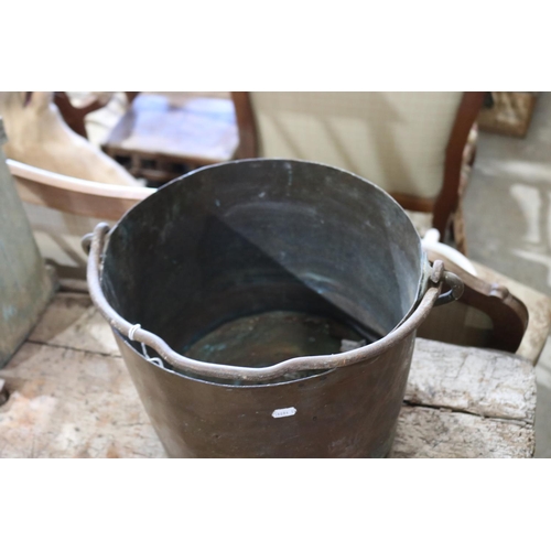 412 - Large antique French copper pot with iron swing handle, approx 30cm H ex handle x 36cm W