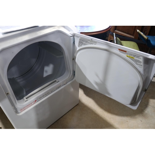 272 - Maytag Neptune heavy duty dryer, (Note phase plug)