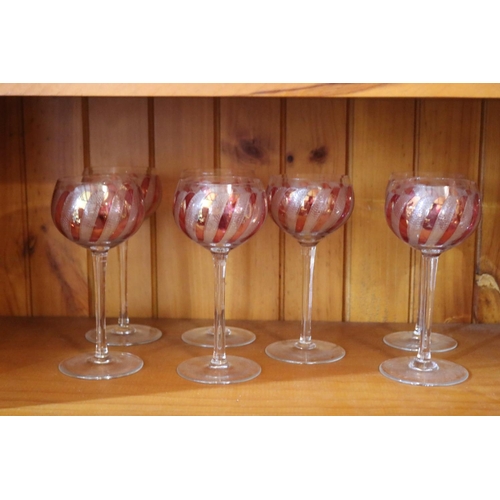 545 - Selection pink fluted twist design wine glass, approx 17cm H and shorter (11)