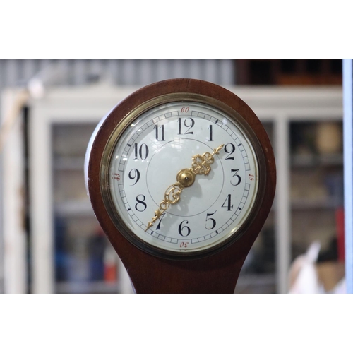 546 - Antique mahogany balloon clock, with key Running at time of inspection, approx 24cm H