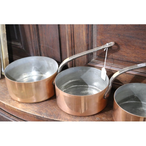 382 - Set of five French graduating size copper saucepans, with iron handles (heavy gauge), approx 20cm Di... 