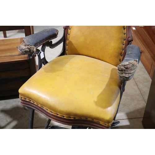 415 - Antique Victory barbers chair