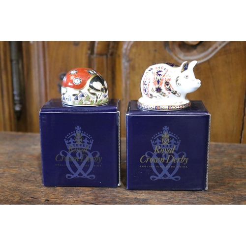 538 - Royal Crown Derby china pig & lady Beetle with boxes, approx 5cm H and smaller (2)