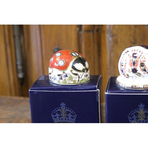 538 - Royal Crown Derby china pig & lady Beetle with boxes, approx 5cm H and smaller (2)