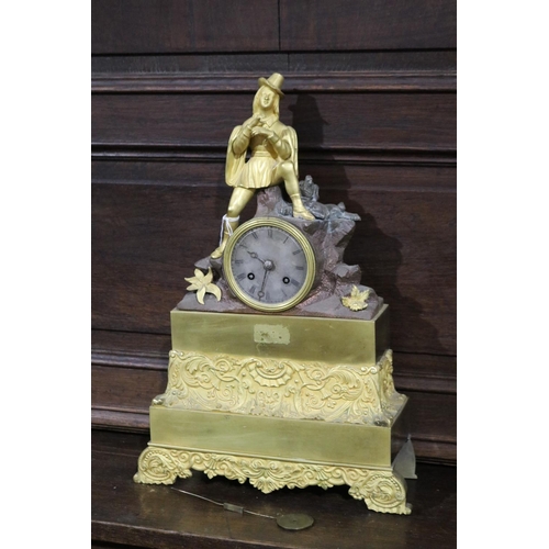 429 - Antique early 19th century French ormolu figural mantle clock, silk suspension movement, has pendulu... 