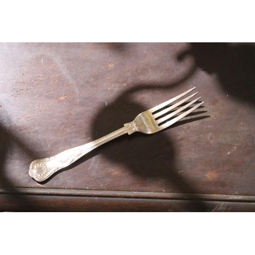 485 - Vintage antique style canteen of silver plated flatware, Kings Pattern flatware service