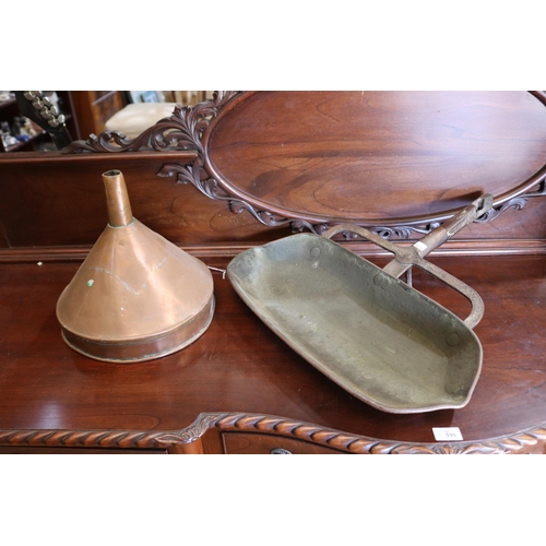 579 - Large antique French copper wine funnel, along with a antique copper dish form roasting jack, with i... 