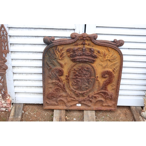 183 - Antique early 18th century French cast iron fire back Royal crest, approx 63cm H x 62cm W