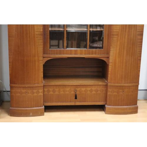 182 - Antique Austrian Secessionist bookcase with nicely carved owl figures to each side door, fitted cabi... 