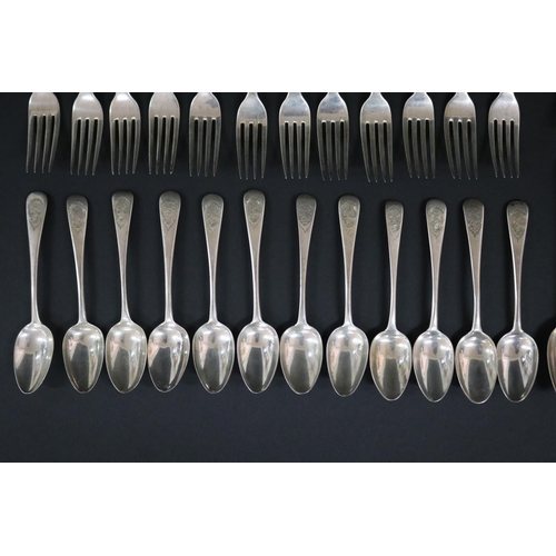 128 - Antique Georgian hallmarked sterling silver service for 11 plus extras, 12 dinner forks, 11 spoons, ... 