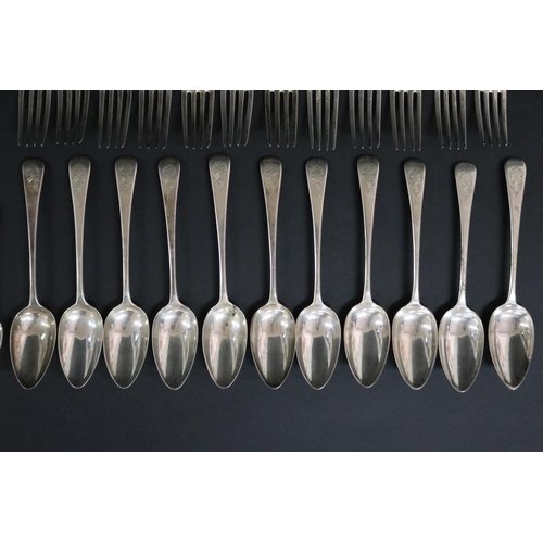 128 - Antique Georgian hallmarked sterling silver service for 11 plus extras, 12 dinner forks, 11 spoons, ... 