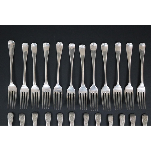 128 - Antique Georgian hallmarked sterling silver service for 11 plus extras, 12 dinner forks, 11 spoons, ... 