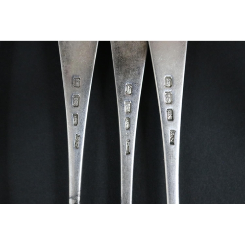 150 - Set of six antique Irish George III hallmarked sterling silver forks, Dublin 1802 Samuel Neville, ap... 