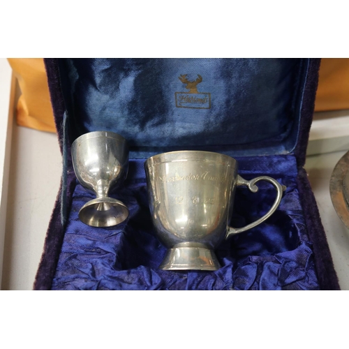 512 - Silver plate entree dish from Hotel Sydney, along with mug and egg cup etc., approx 27cm W and small... 