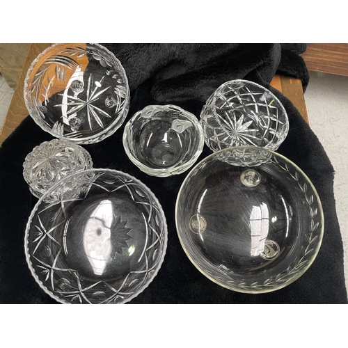 516 - Vintage crystal and glassware bowls and pink glass trays, approx 37cm Dia and smaller (10)